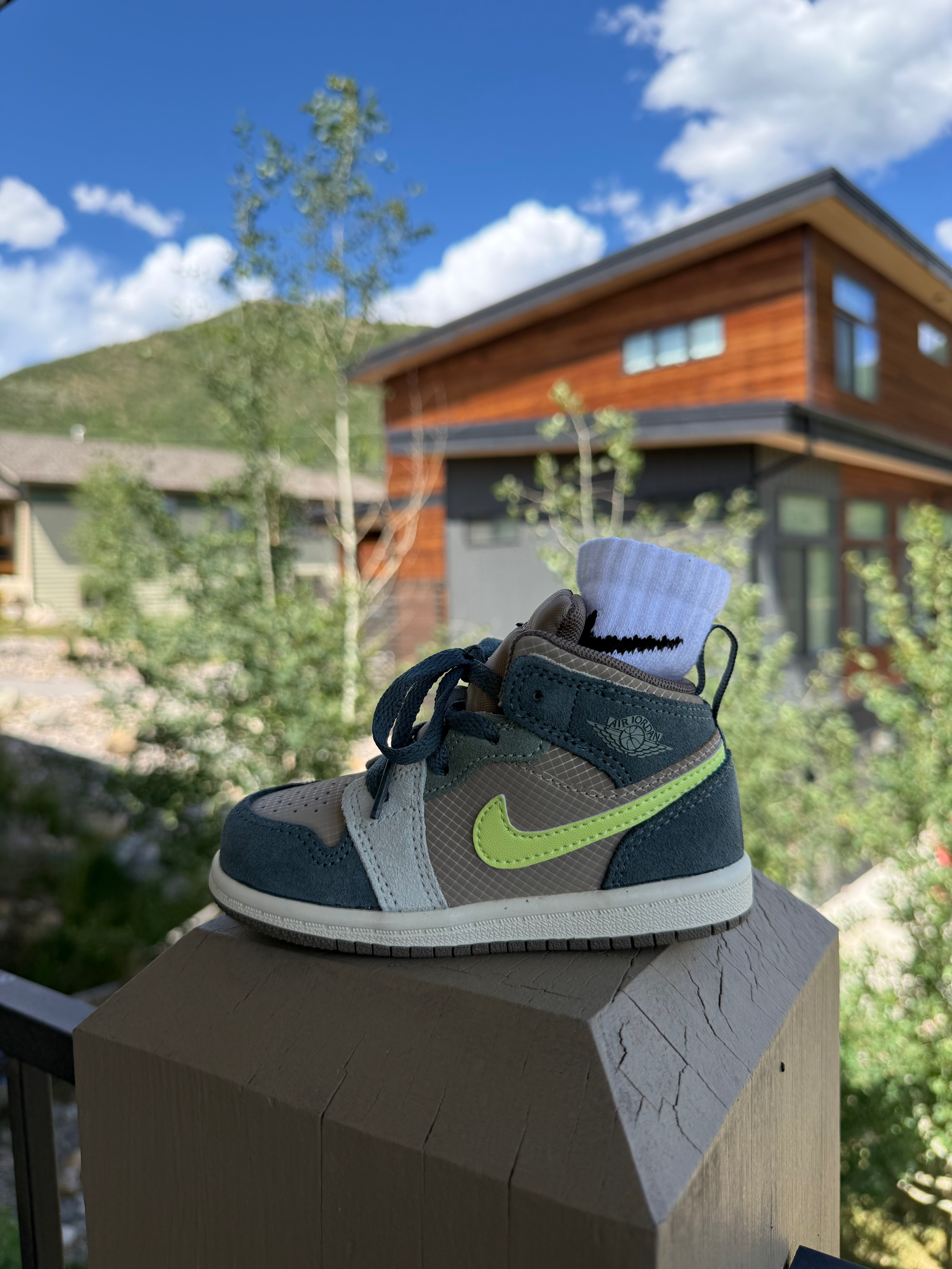 Nike パットカバー Retro Jordan 1 Putter Cover Jordan 1 Retro Mid [GREEN NEON] Standing Sneaker Putter Cover
