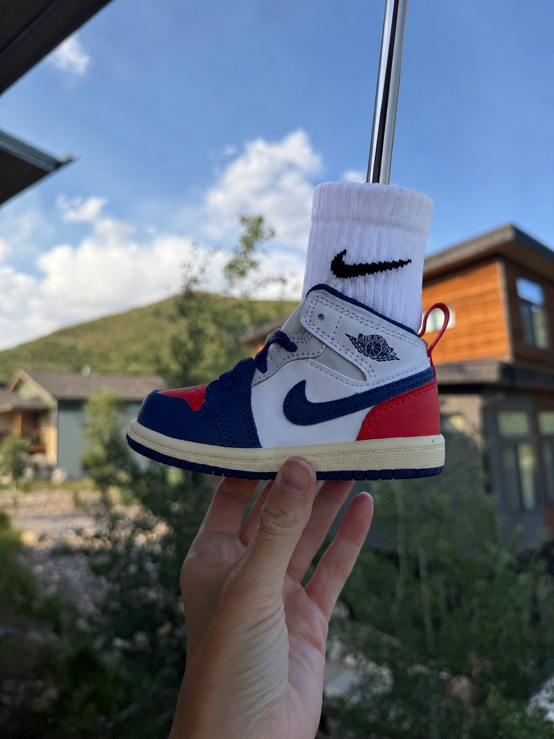 Jordan 1 Retro Mid [WHITE DARK BLUE UNIVERSITY RED] Standing Sneaker Putter Cover