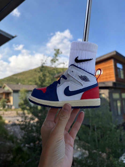 Jordan 1 Retro Mid [WHITE DARK BLUE UNIVERSITY RED] Standing Sneaker Putter Cover