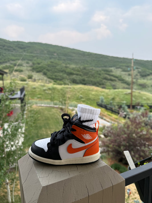 Jordan 1 Retro Mid [ORANGE STARFISH] Standing Sneaker Putter Cover