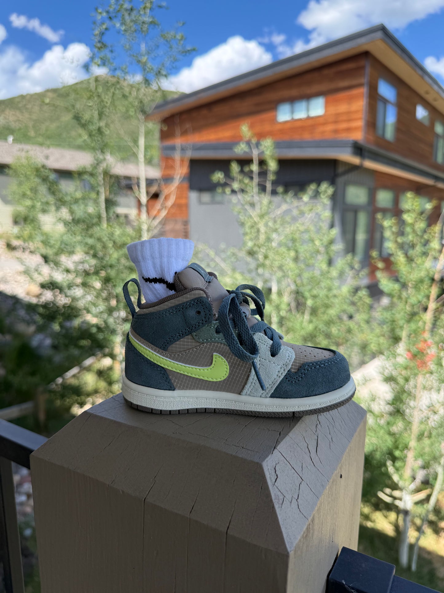 Jordan 1 Retro Mid [GREEN NEON] Standing Sneaker Putter Cover