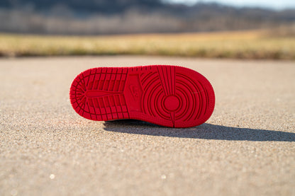 Jordan 1 Retro High OG [UNIVERSITY RED] Standing Sneaker Putter Cover - Bottom