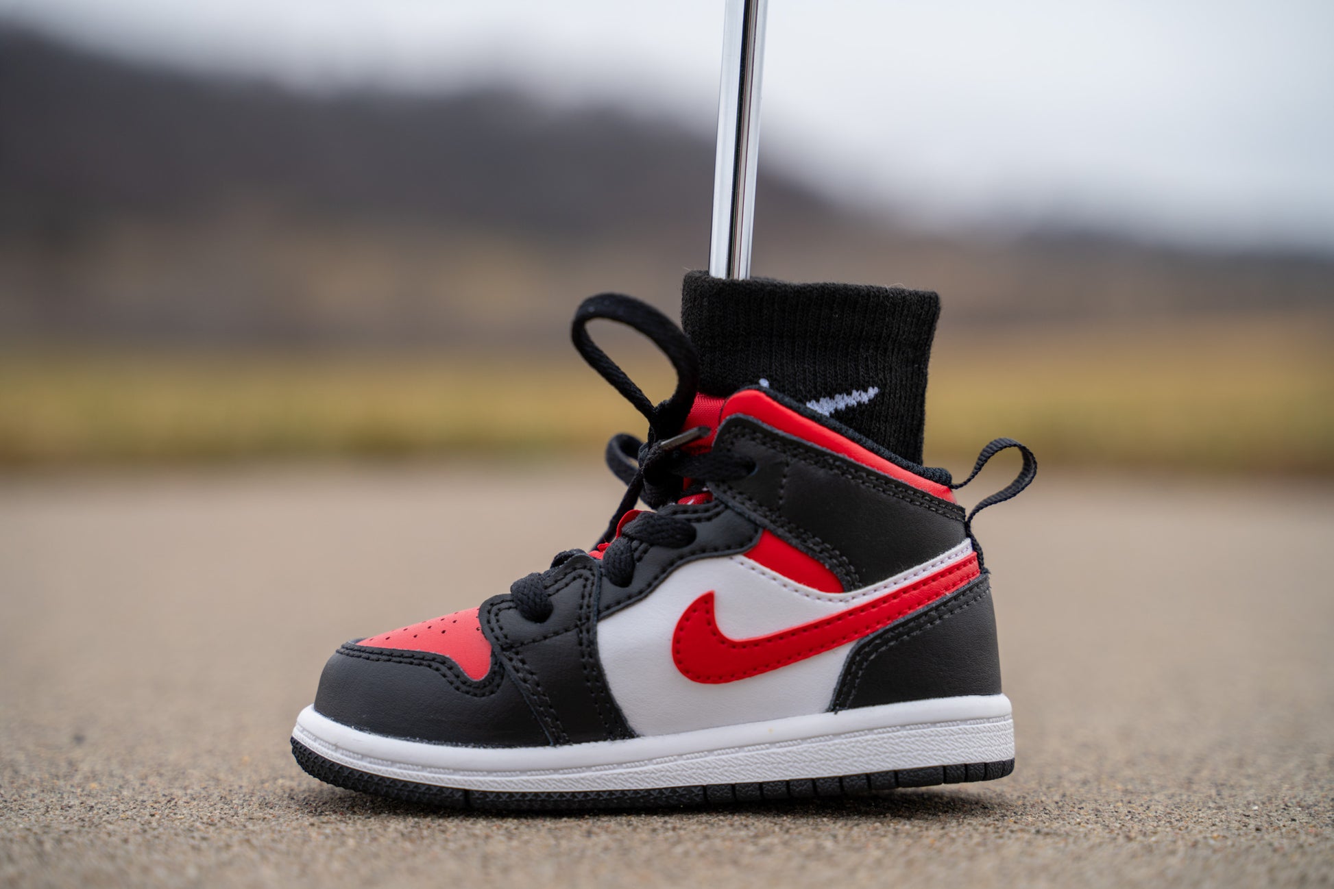 Jordan 1 Mid [GYM RED BLACK] Standing Sneaker Putter Cover - Left