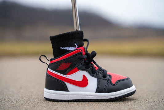 Jordan 1 Mid [GYM RED BLACK] Standing Sneaker Putter Cover - Right