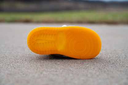 Jordan 1 Mid SE [ORANGE PEEL DRIP] Standing Sneaker Putter Cover