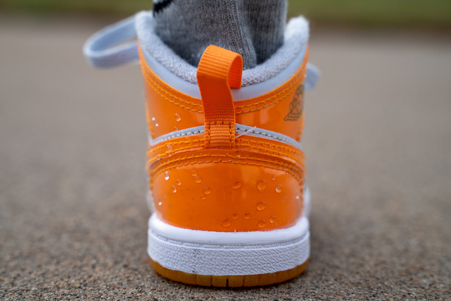 Jordan 1 Mid SE [ORANGE PEEL DRIP] Standing Sneaker Putter Cover