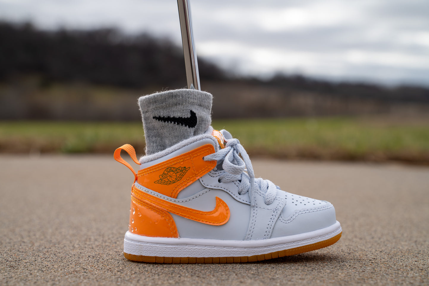 Jordan 1 Mid SE [ORANGE PEEL DRIP] Standing Sneaker Putter Cover