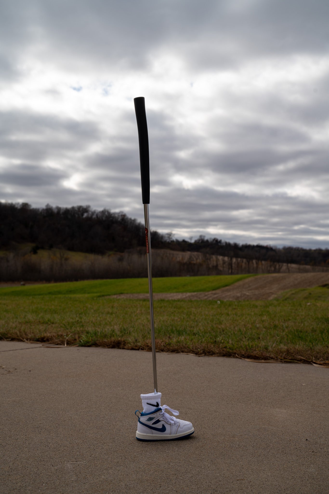 Jordan 1 Mid SE [INDUSTRIAL BLUE SAIL] Standing Sneaker Putter Cover