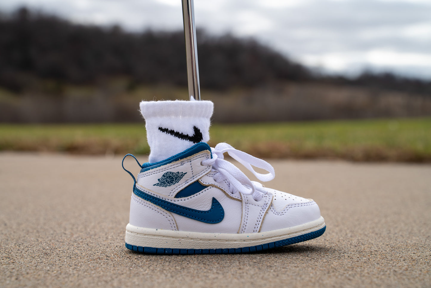 Jordan 1 Mid SE [INDUSTRIAL BLUE SAIL] Standing Sneaker Putter Cover