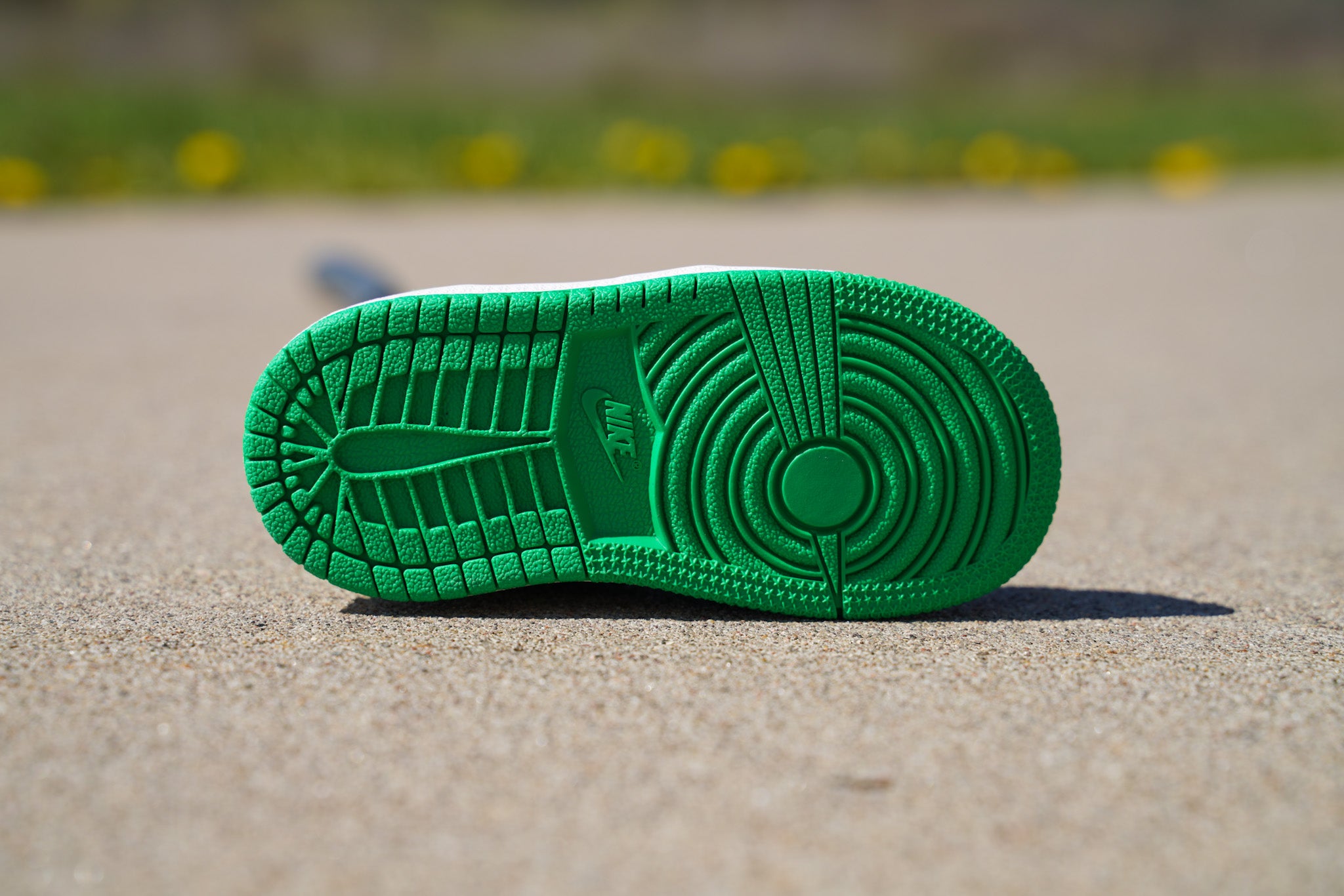 Jordan Brand（NIKE） - ✨究極のおしゃれ✨NIKE JORDAN1 GREENゴルフパターカバー Jordan 1 Retro High OG [LUCKY GREEN] Standing Sneaker Putter Cover