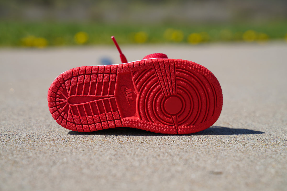 Jordan 1 Mid [FIRE RED] Standing Sneaker Putter Cover – SneakerPutt