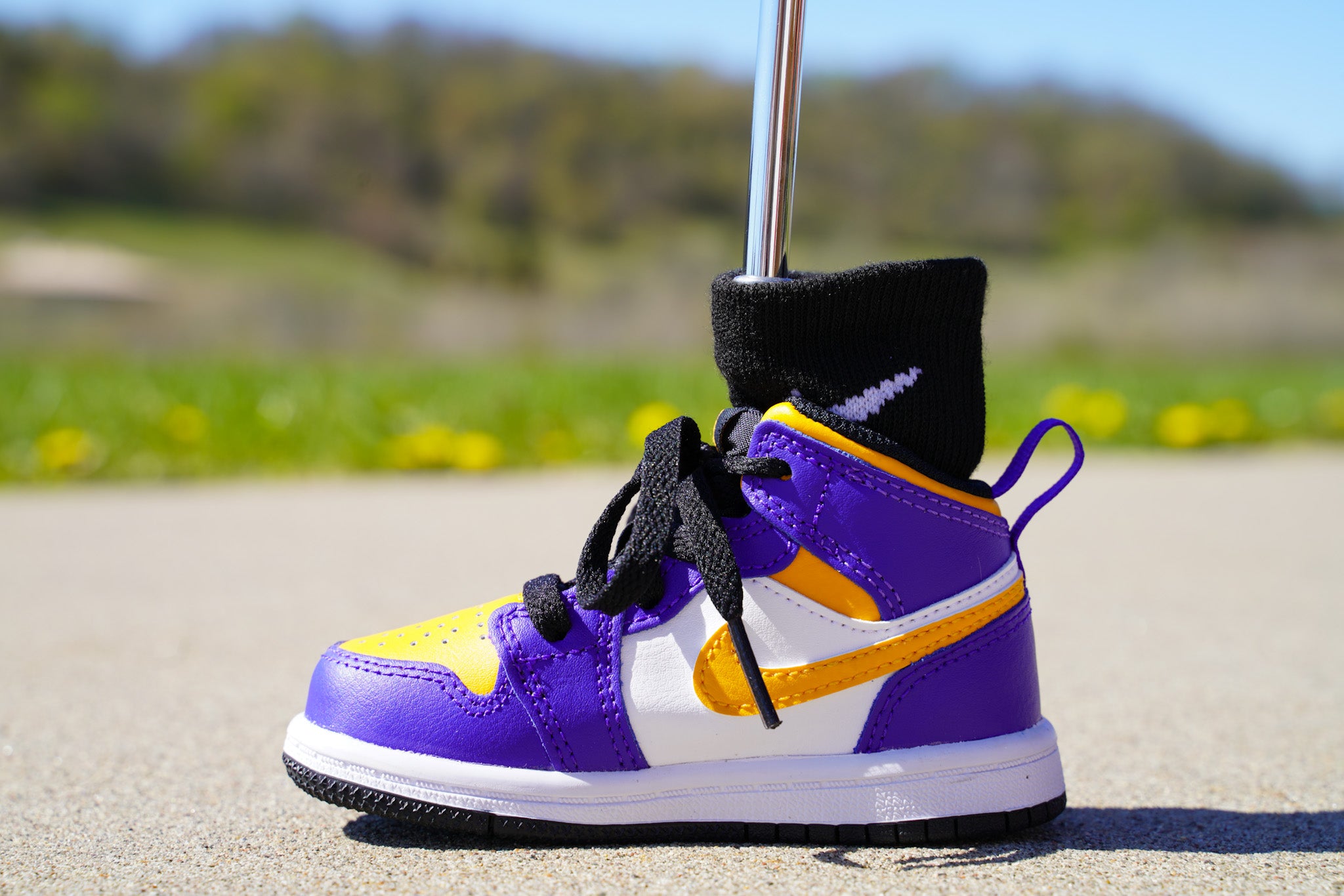 Lakers mid jordan clearance 1