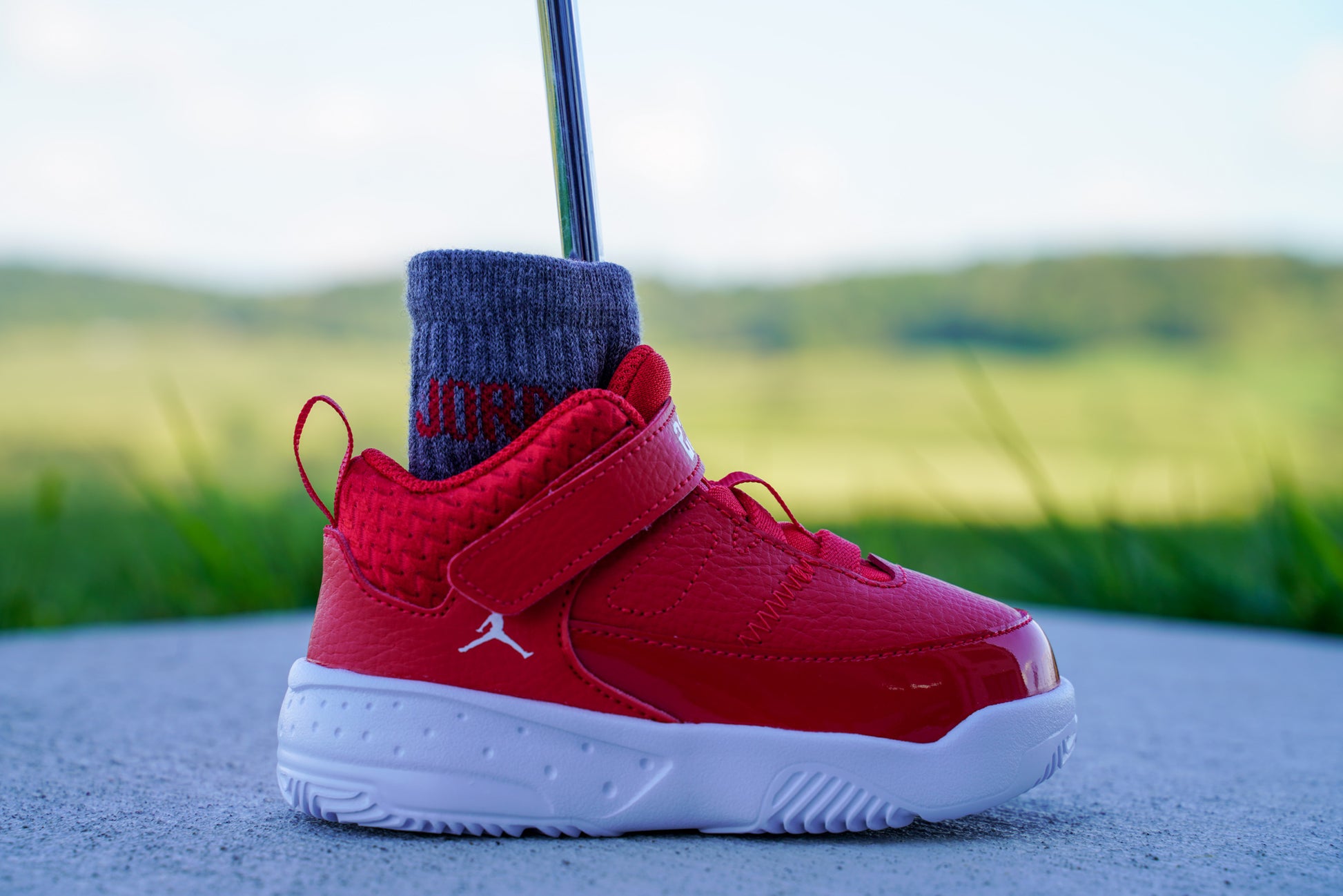 Jordan Max Aura 3 [UNIVERSITY RED] Standing Sneaker Putter Cover - Right