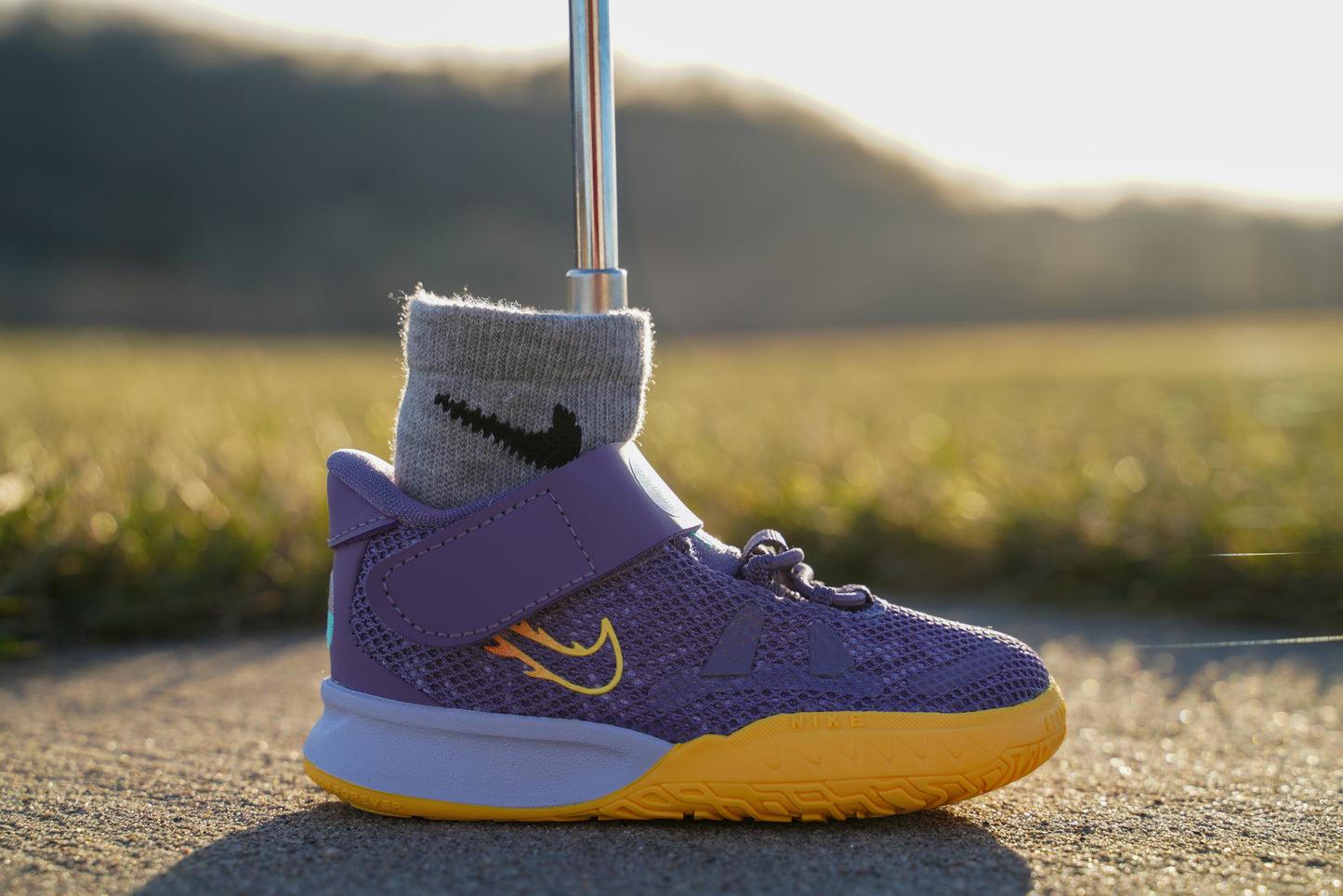 Nike Kyrie 7 [STUNTMAN] Standing Sneaker Putter Cover - Right