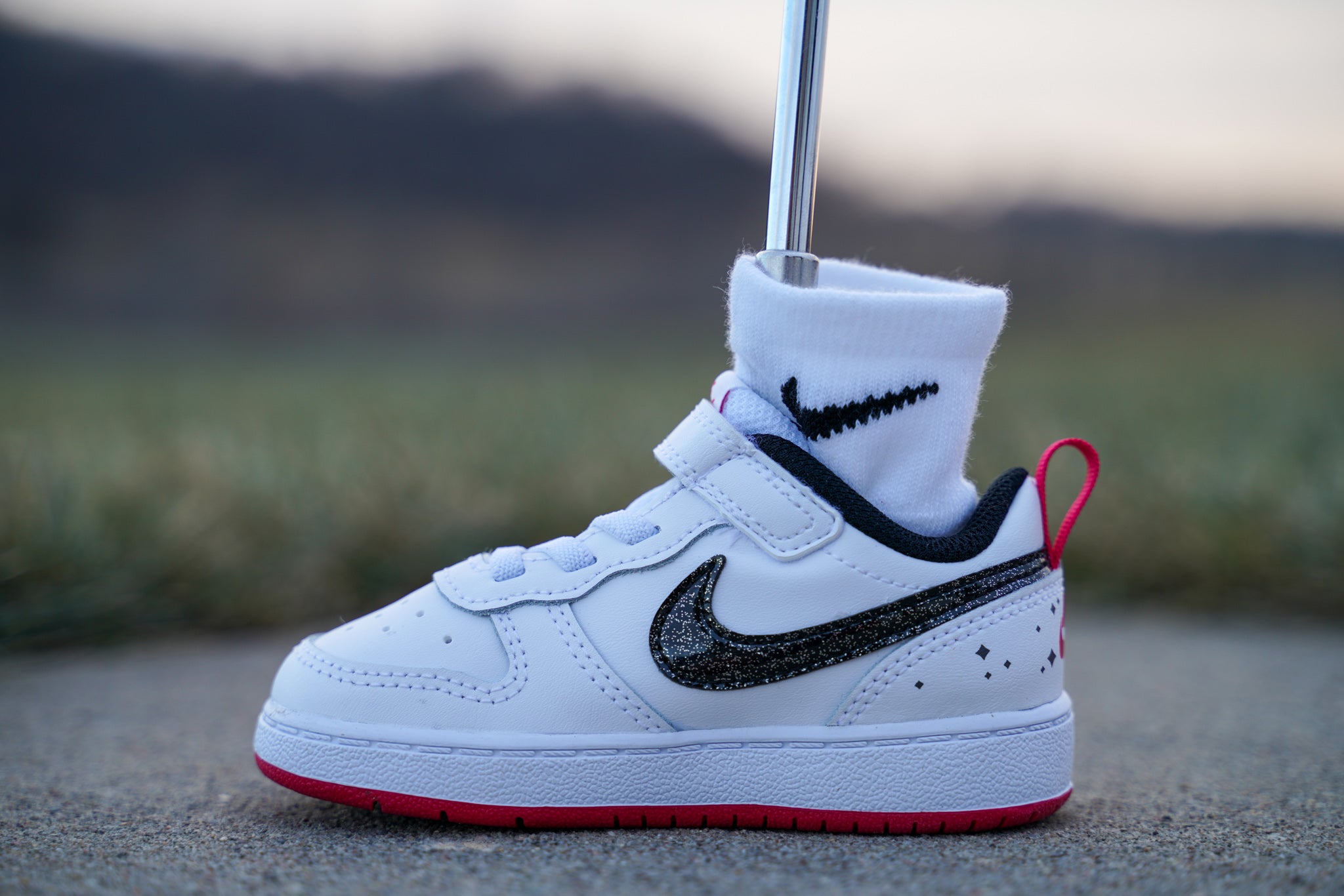 Nike Court Borough Low 2 SE STAR BERRY Standing Sneaker Putter