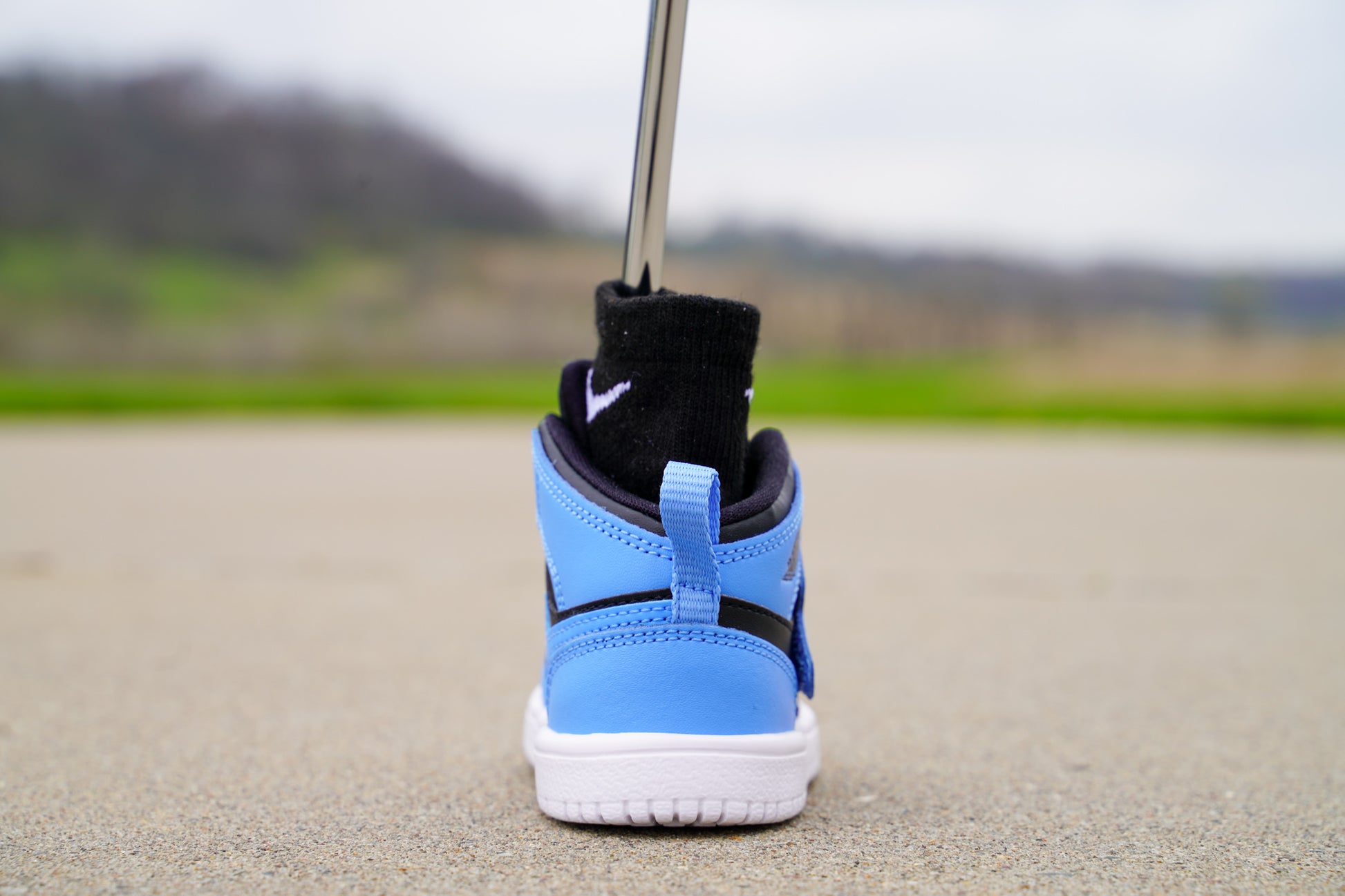 Jordan Sky Jordan 1 [UNIVERSITY BLUE] Standing Sneaker Putter Cover - Back