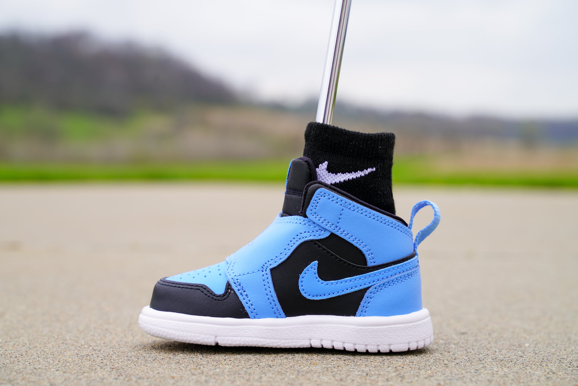 Jordan Sky Jordan 1 [UNIVERSITY BLUE] Standing Sneaker Putter Cover - Left