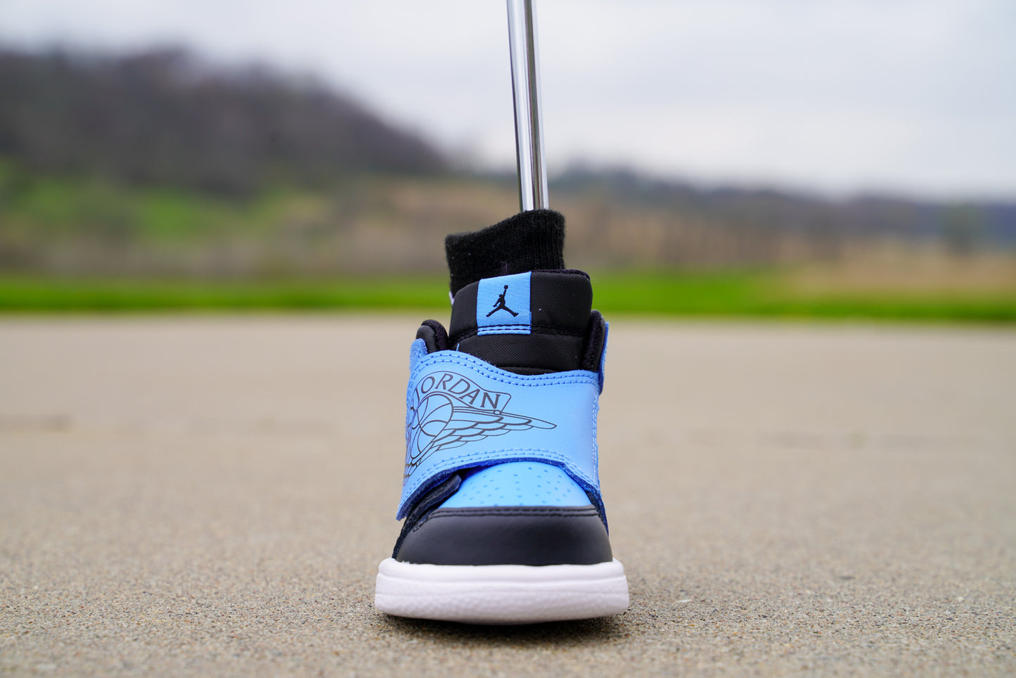 Jordan Sky Jordan 1 [UNIVERSITY BLUE] Standing Sneaker Putter Cover - Front