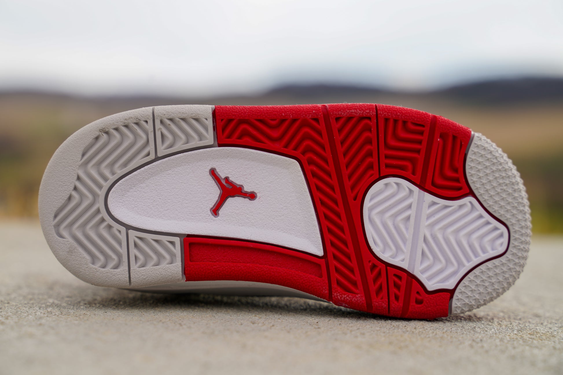 Jordan Dub Zero [WHITE VARSITY RED] Standing Sneaker Putter Cover - Bottom