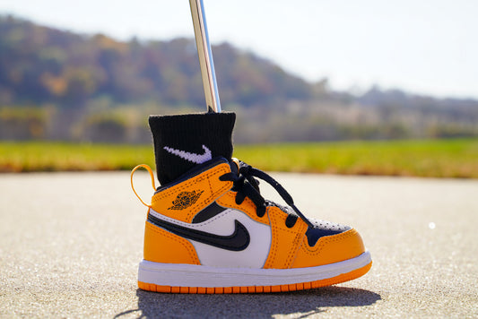 Jordan 1 Mid [TAXI] Standing Sneaker Putter Cover - Right